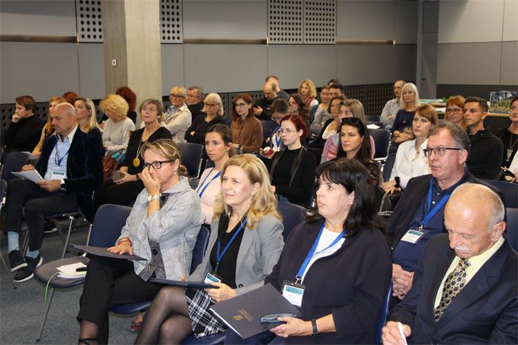 Photo /Zavod/slike/2019_10_18_simpozij.JPG