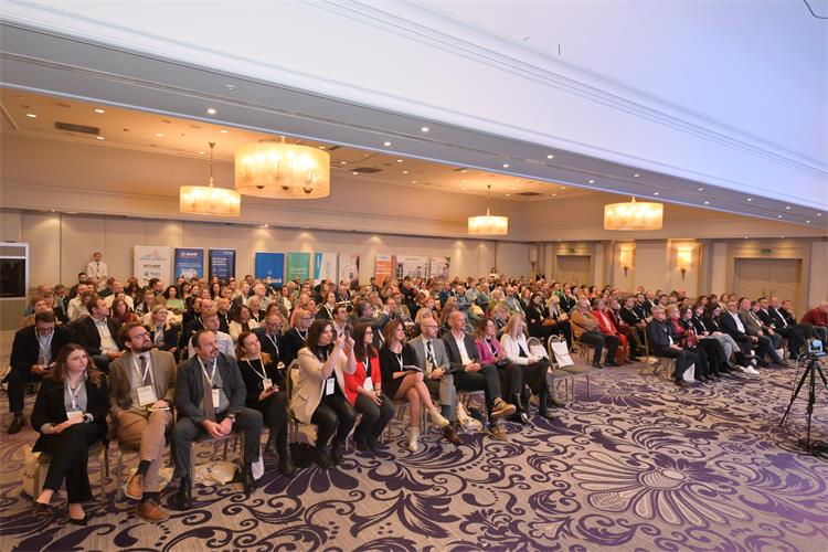 Slika /slike/Energetska_ucinkovitost/Konferencija/Odrziva_gradnja7/CZF_4037.JPG