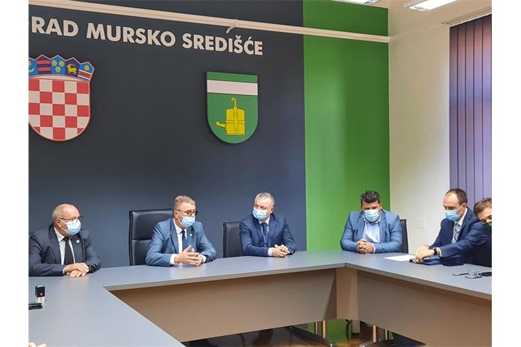 Slika Ministar Horvat u Murskom Središću predao ugovore za razvoj komunalnog gospodarstva