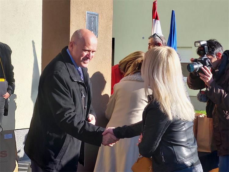 Slika /slike/Ministar/2023_12_18_01.jpg