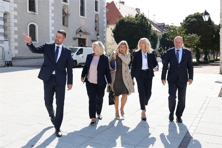 Slika /slike/Ministar/2025_10_01_Osijek1.jpg