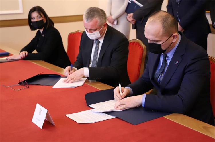 Slika /slike/Ministar/21.01.2022._Darovanje_zemljista_Osijek_1.jpg