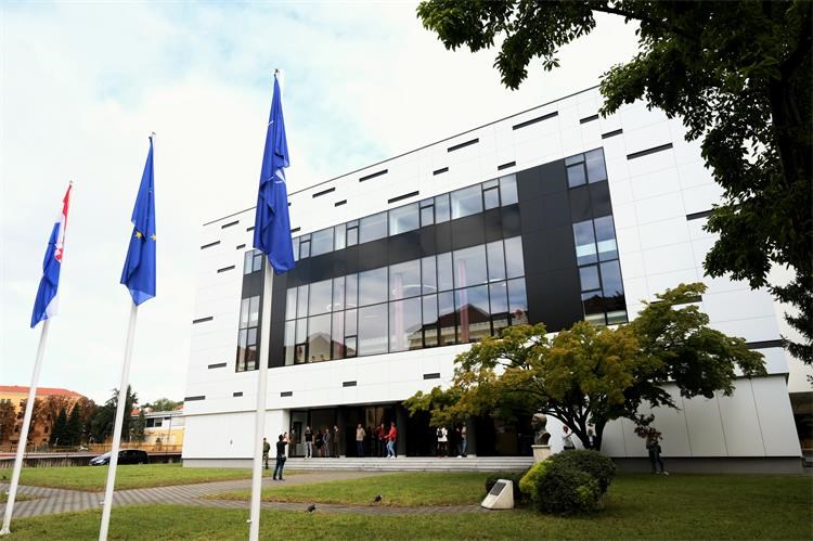 Slika /slike/Ministar/VRH_0586-01.jpeg