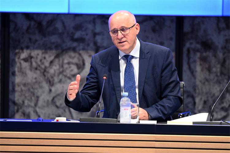 Slika /slike/Ministar/VRH_2204-01.jpeg