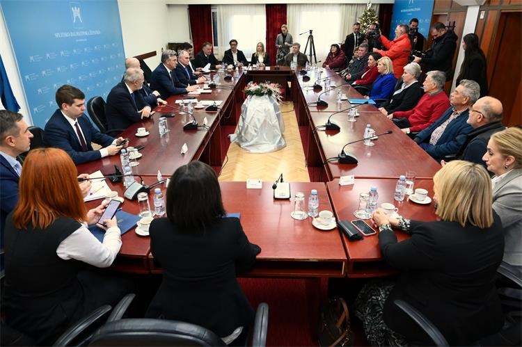 Slika /slike/Ministar/VRH_7648-01.jpeg