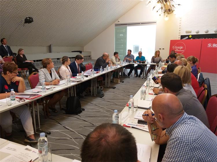 Slika /slike/Opcenito/2019_09_17.Okrugli.stol.jpg