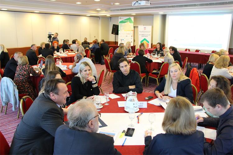 Slika /slike/Opcenito/2019_10_24_otvoreni-dijalog_3.JPG