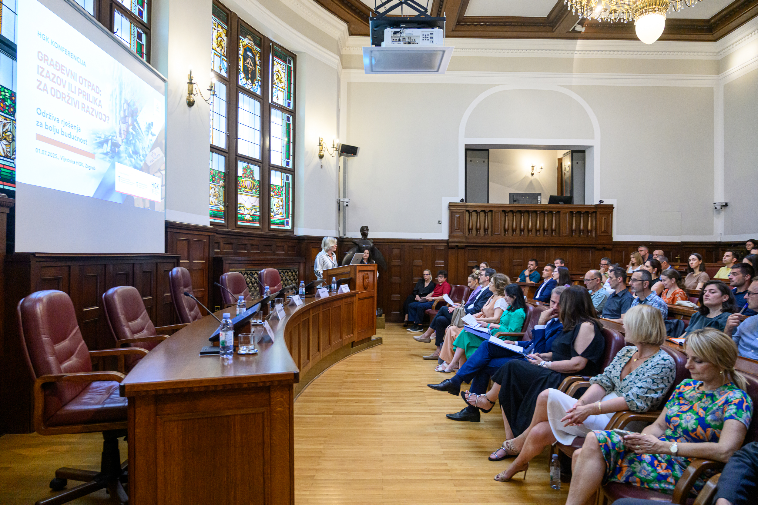 Slika /slike/Opcenito/dvorana1.jpg