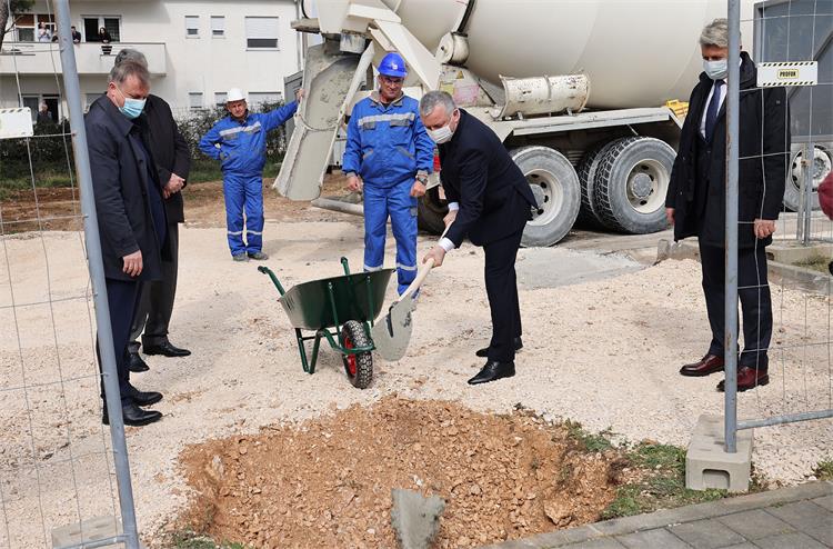 Slika /slike/press/5.3.2021.HIna.POS.Zadar3.JPG