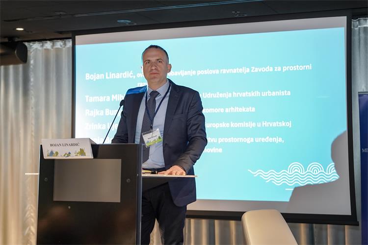 Slika /slike/zavod/konferencija_otporna_naselja/DSC03029.jpg